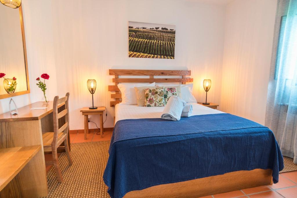 Apartamento com Vista Piscina — Quarto: 1 cama de casal grande · Sala de estar: 1 sofá-cama